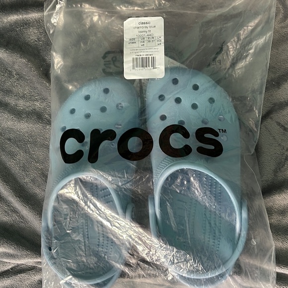 Classic Crocs - Picture 6 of 6